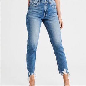 🚫 SOLD 🚫 AE High Rise Distressed Mom Jeans